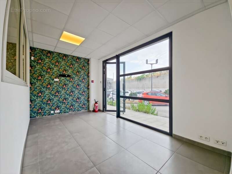 SARROLA CARCOPINO (20) locaux commerciaux- bureaux secteur Baléone - photo 3
