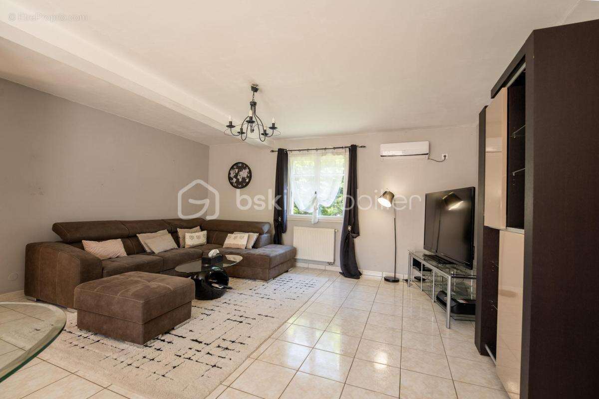 Maison à LA VERPILLIERE