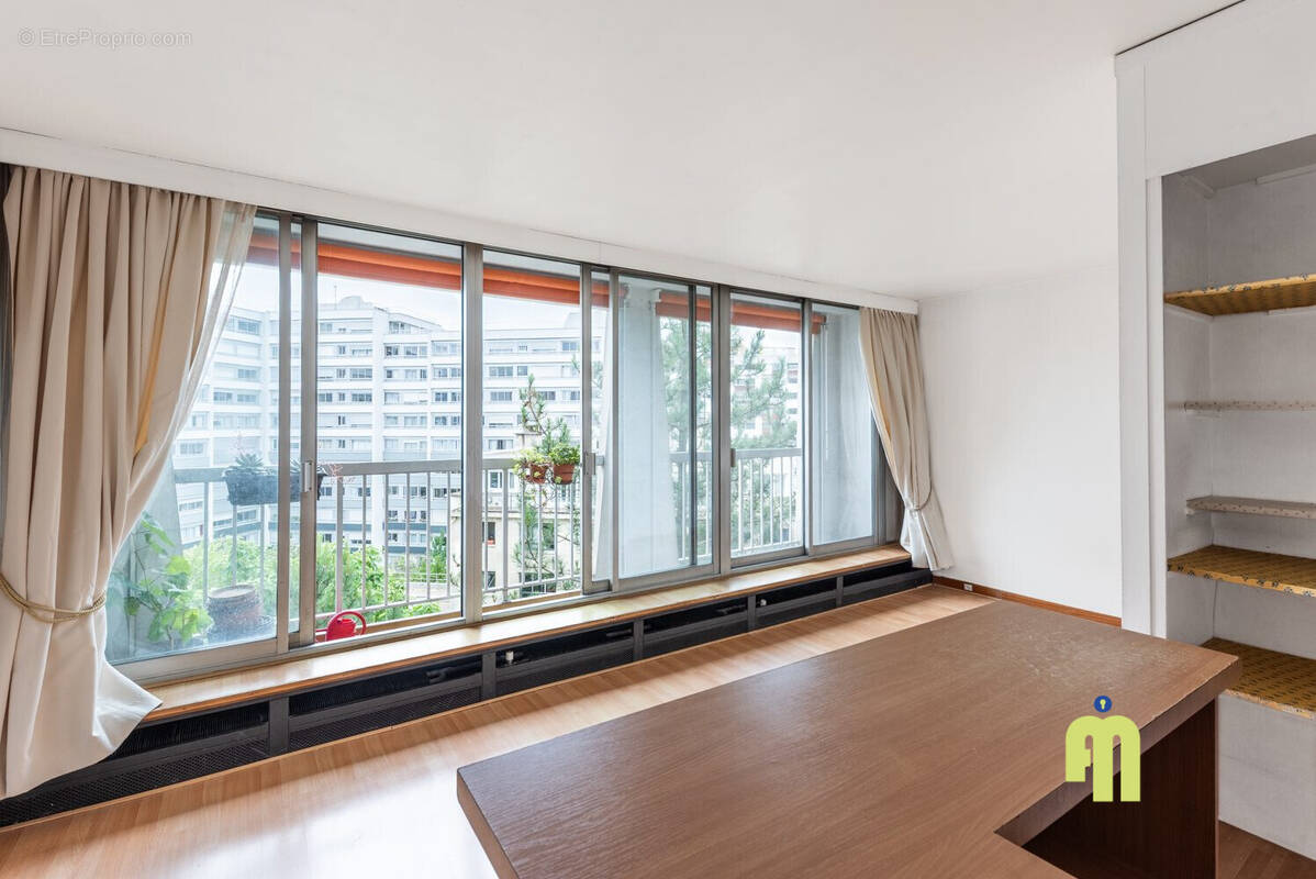 Appartement à PARIS-20E