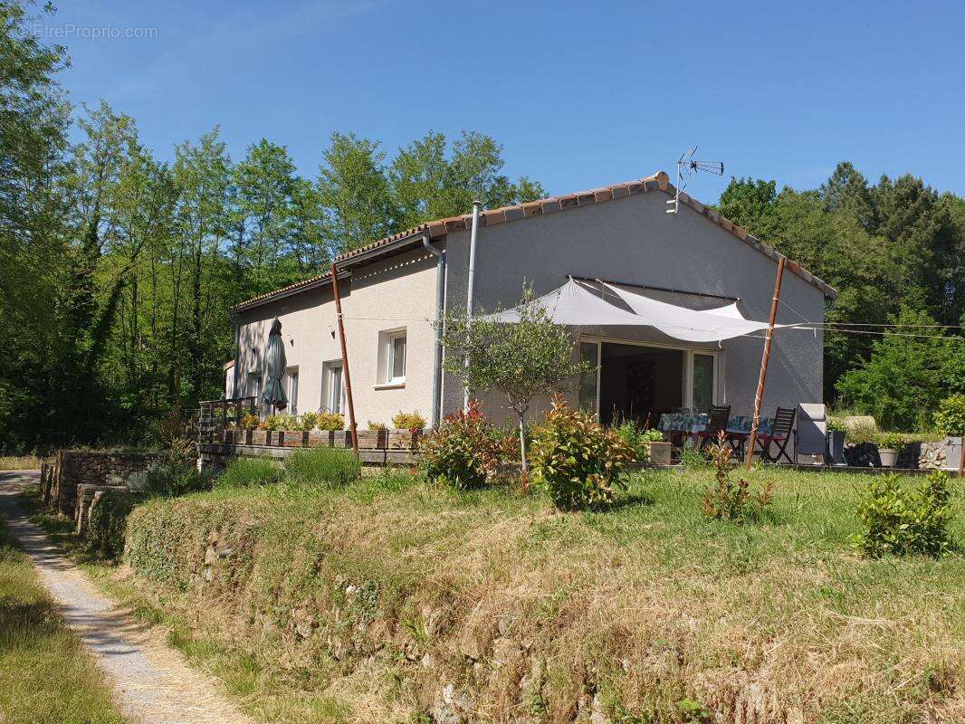 Maison à LABLACHERE