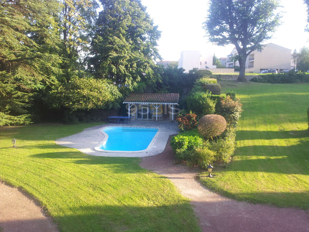 Appartement à COLLONGES-AU-MONT-D'OR