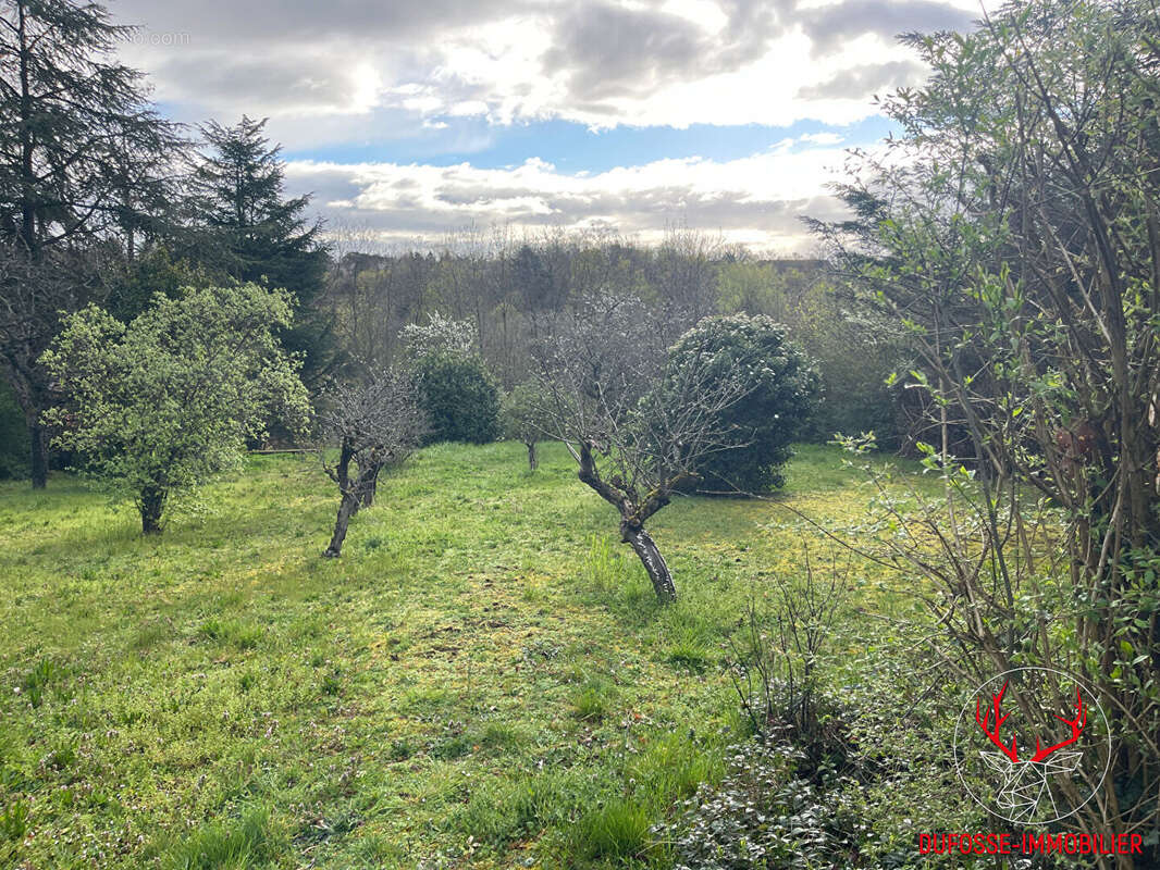 Terrain à CHARBONNIERES-LES-BAINS