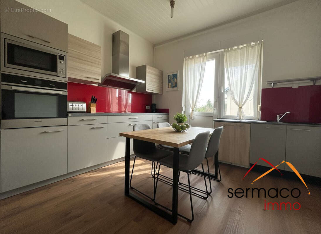 Cuisine générée par l'IA - Appartement à SARREGUEMINES