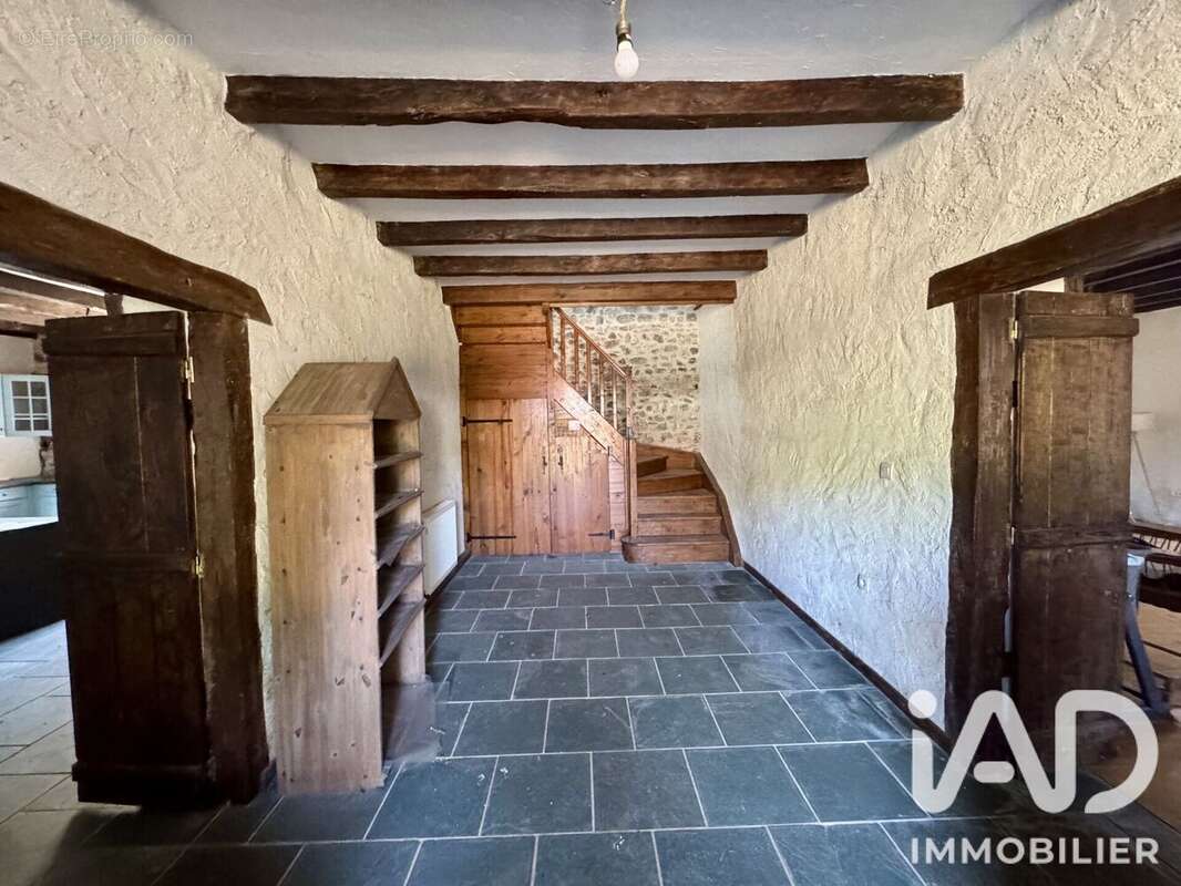 Maison 204 m² à Saint-Maurice-Des-Lions  - photo 4