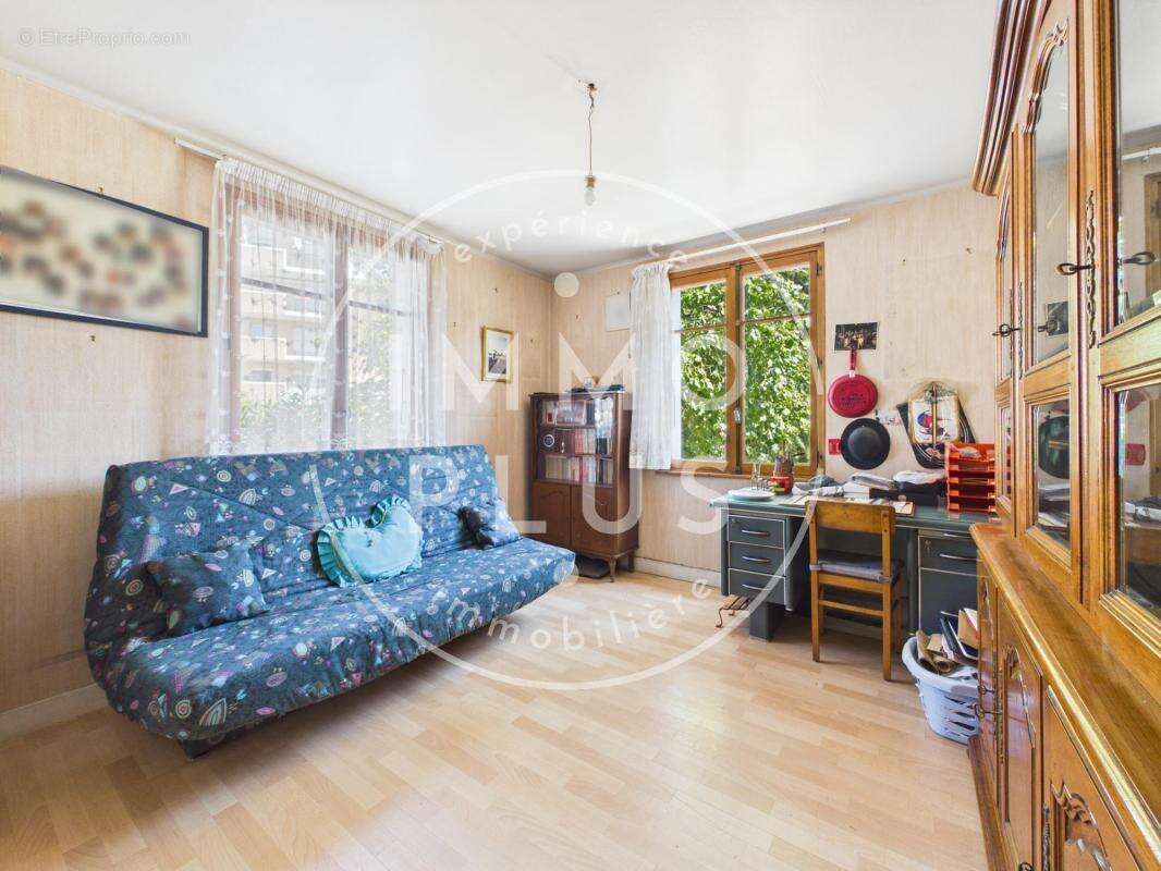 Vente - Appartement - 4 pièces + cuisine - 78,91 m² - 343 000 € - photo 7