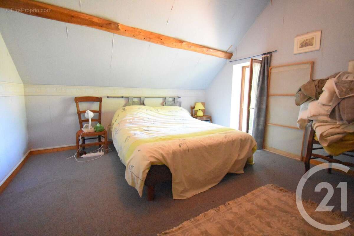 Maison à SAINT-REMY-EN-ROLLAT