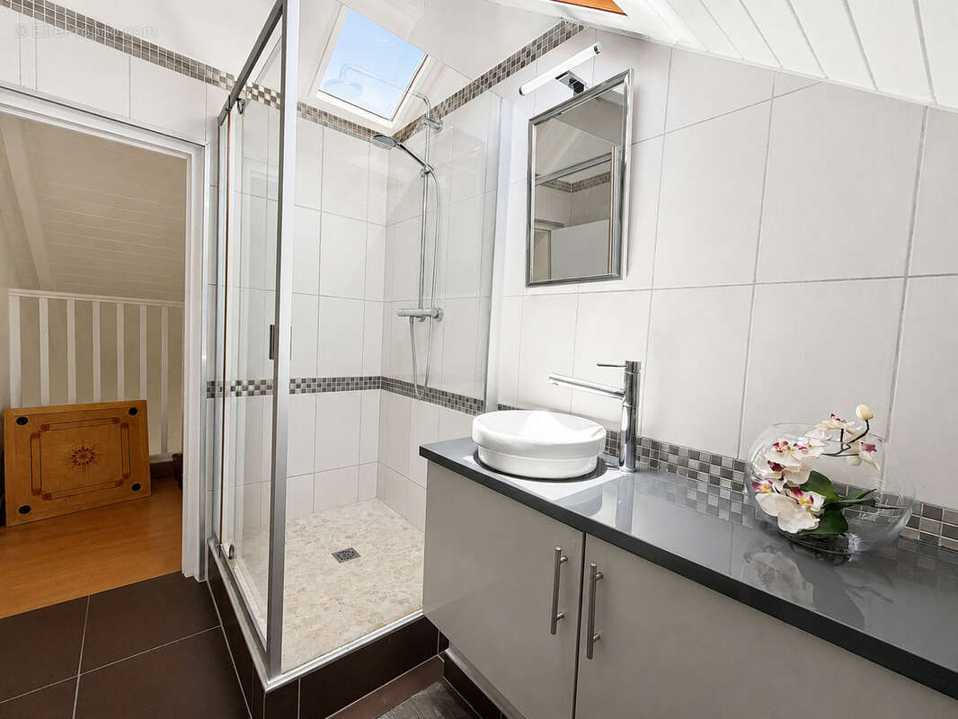 Exclusivité   coup de cœur  villa f5 de 161m2 avec piscine et jacuzzi à la grippière, petit-bourg - photo 8