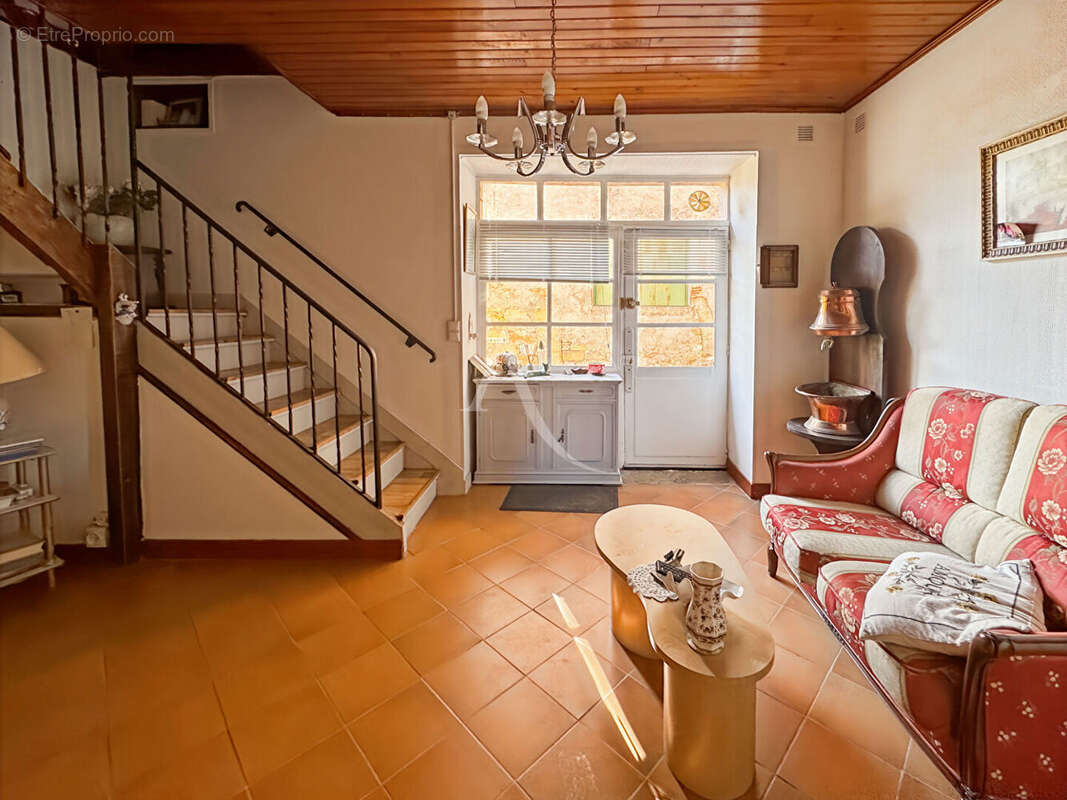 Maison à PUY-L&#039;EVEQUE