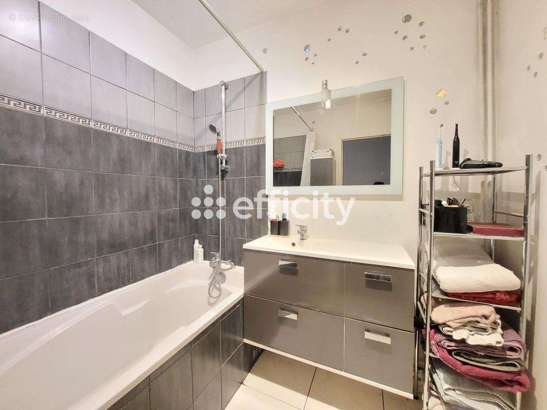 Appartement à PIERRE-BENITE