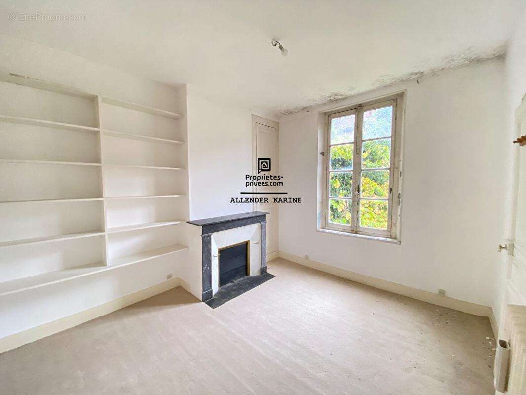 Maison à VILLENEUVE-L&#039;ARCHEVEQUE