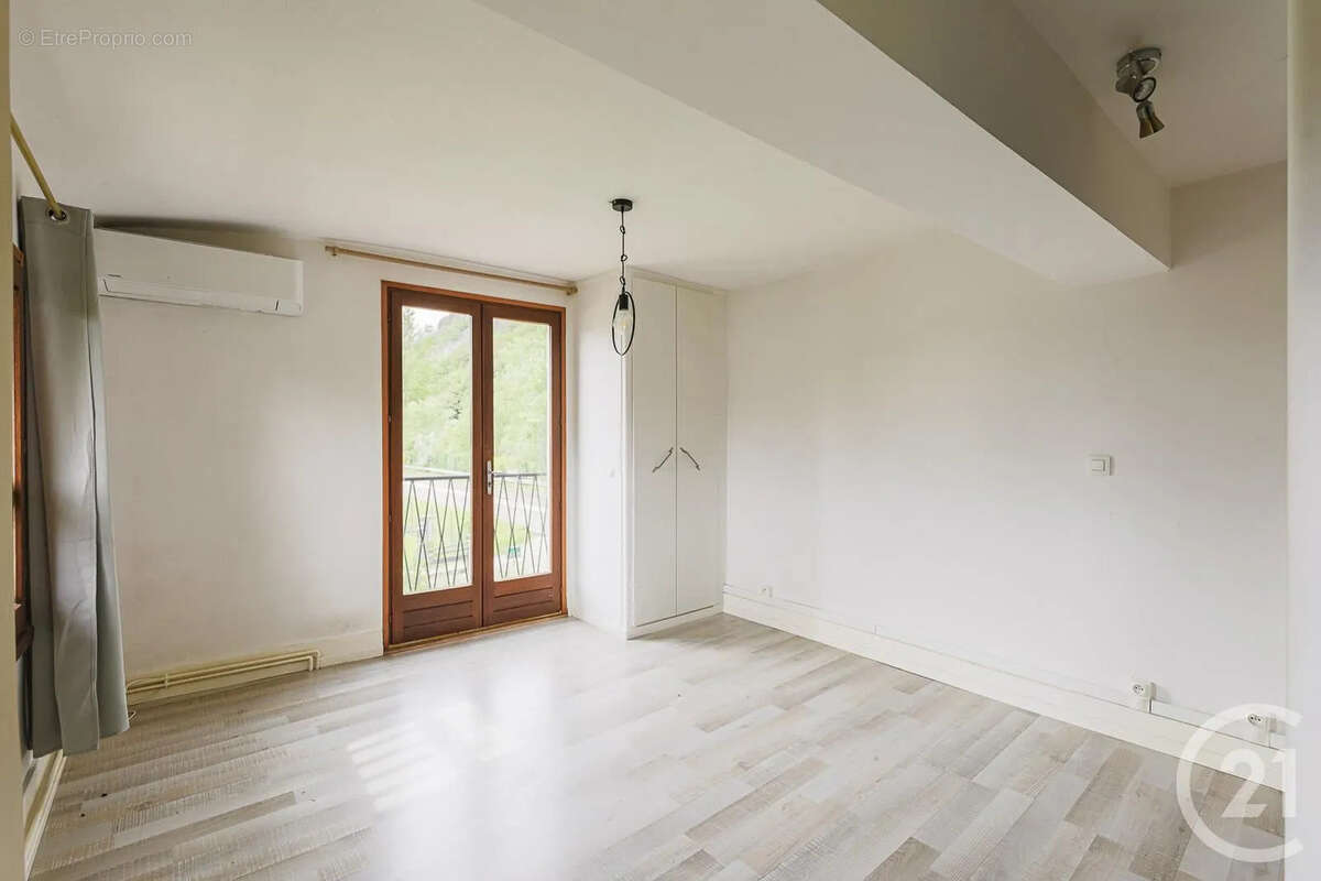 Appartement à VARCES-ALLIERES-ET-RISSET