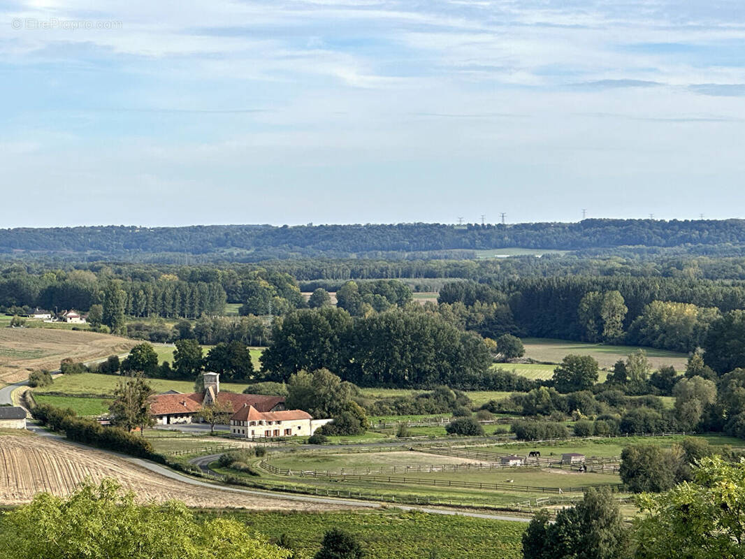 Maison à COUCY-LE-CHATEAU-AUFFRIQUE