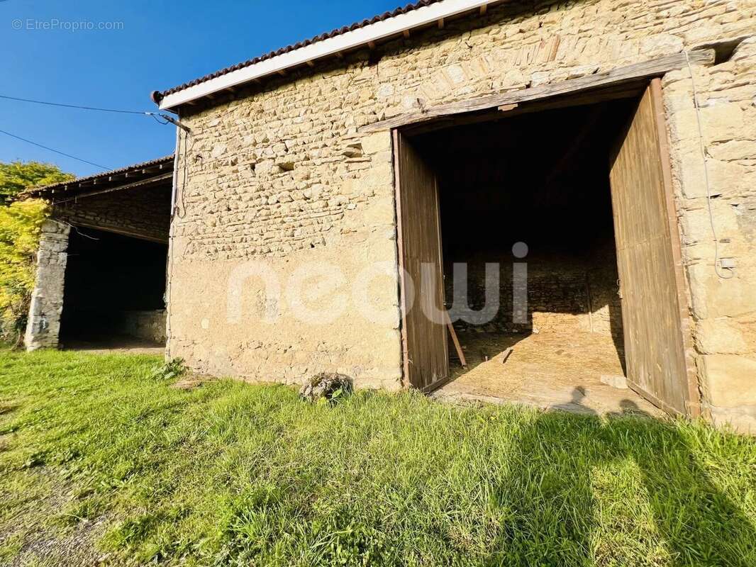 Maison à AIGUEPERSE