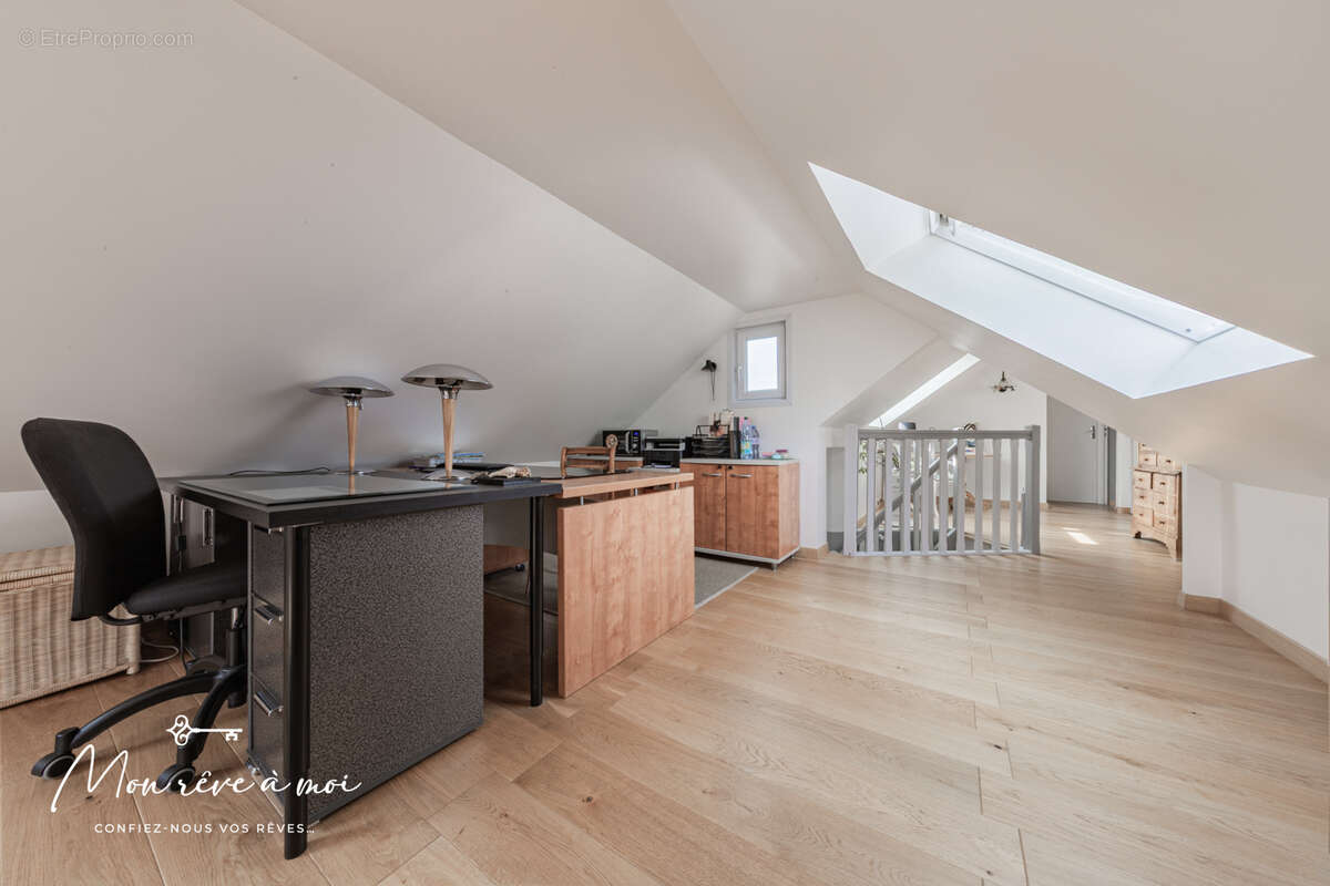 Maison lumineuse, au calme et en parfait état de 173m2, avec jardin, terrasses et parkings - photo 19