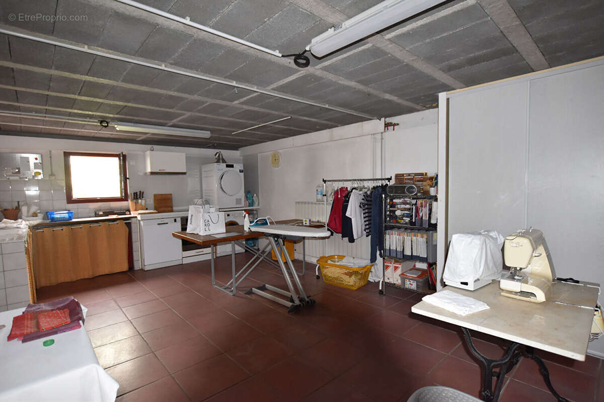 Maison à SAINT-REMY-EN-ROLLAT