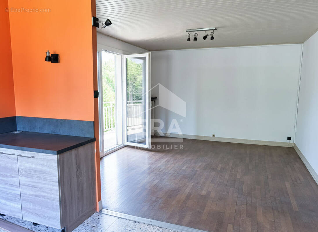 Appartement à ORCHAMPS-VENNES