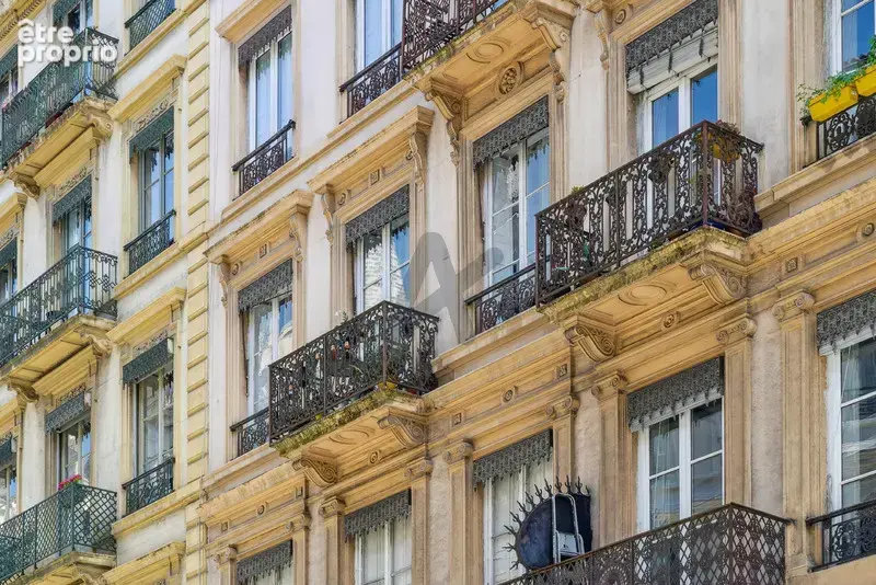 Lyon 6 - Place Maréchal Lyautey: Un appartement T2 entièrement rénové de 49m2 avec balcon et vue. - photo 12