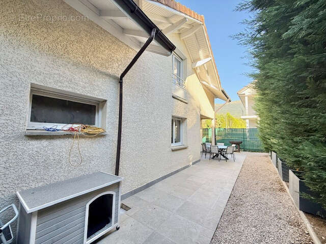 Maison à SAINT-GENIS-POUILLY