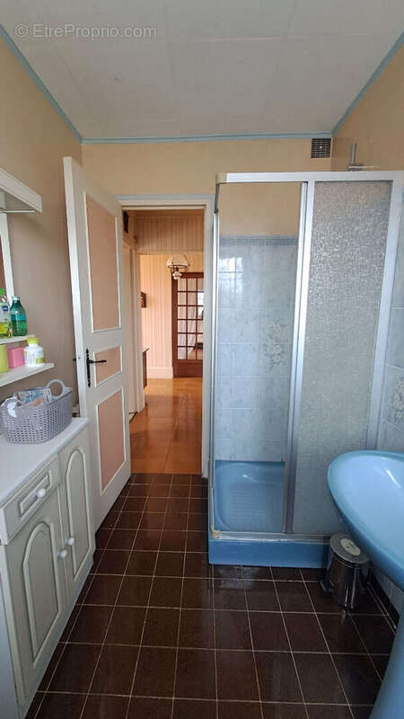 RUGLES - Maison familiale avec sous-sol complet - 4 chambres - photo 9