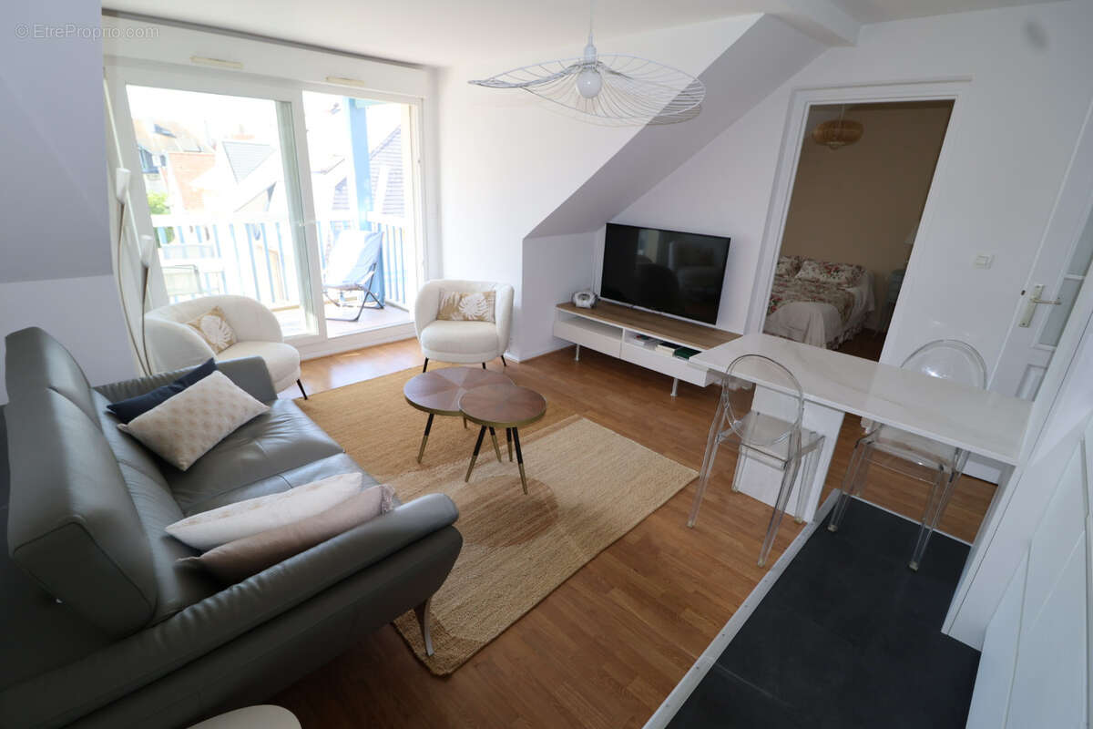 Au coeur de la ville magnifique 2 pièces cabine avec balcon plein sud et cave - photo 3