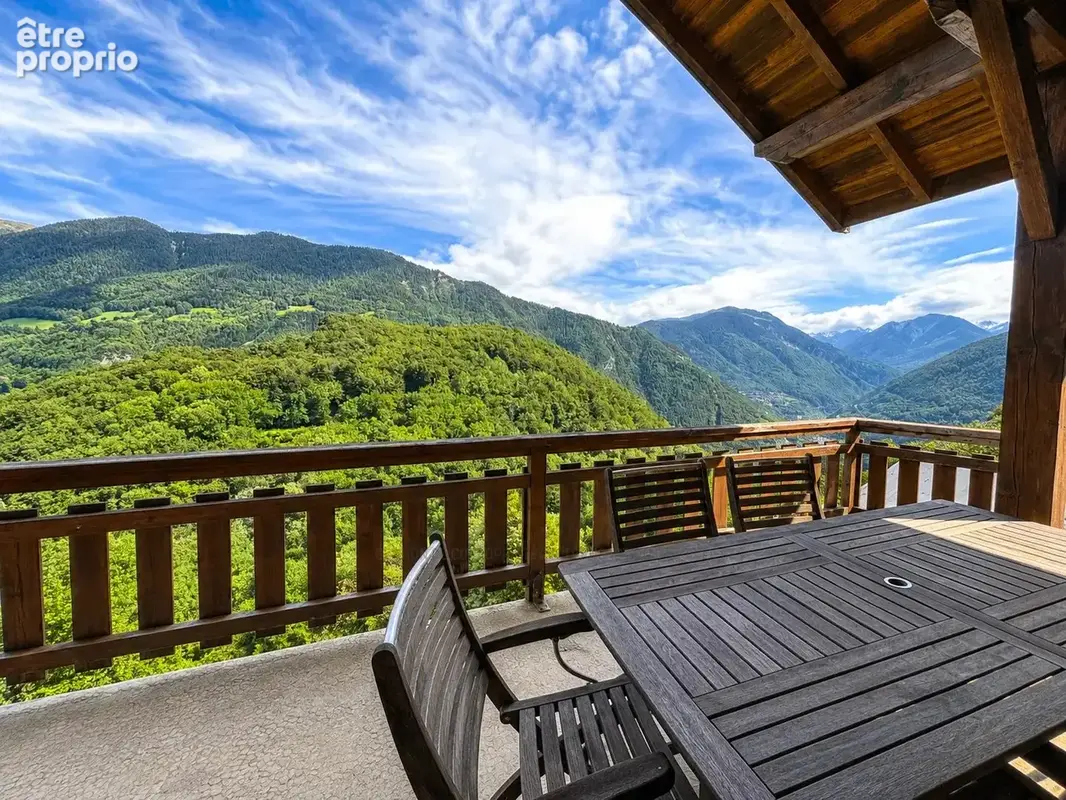 Chalet savoyard avec vue panoramique, terrasse et double garage - photo 2