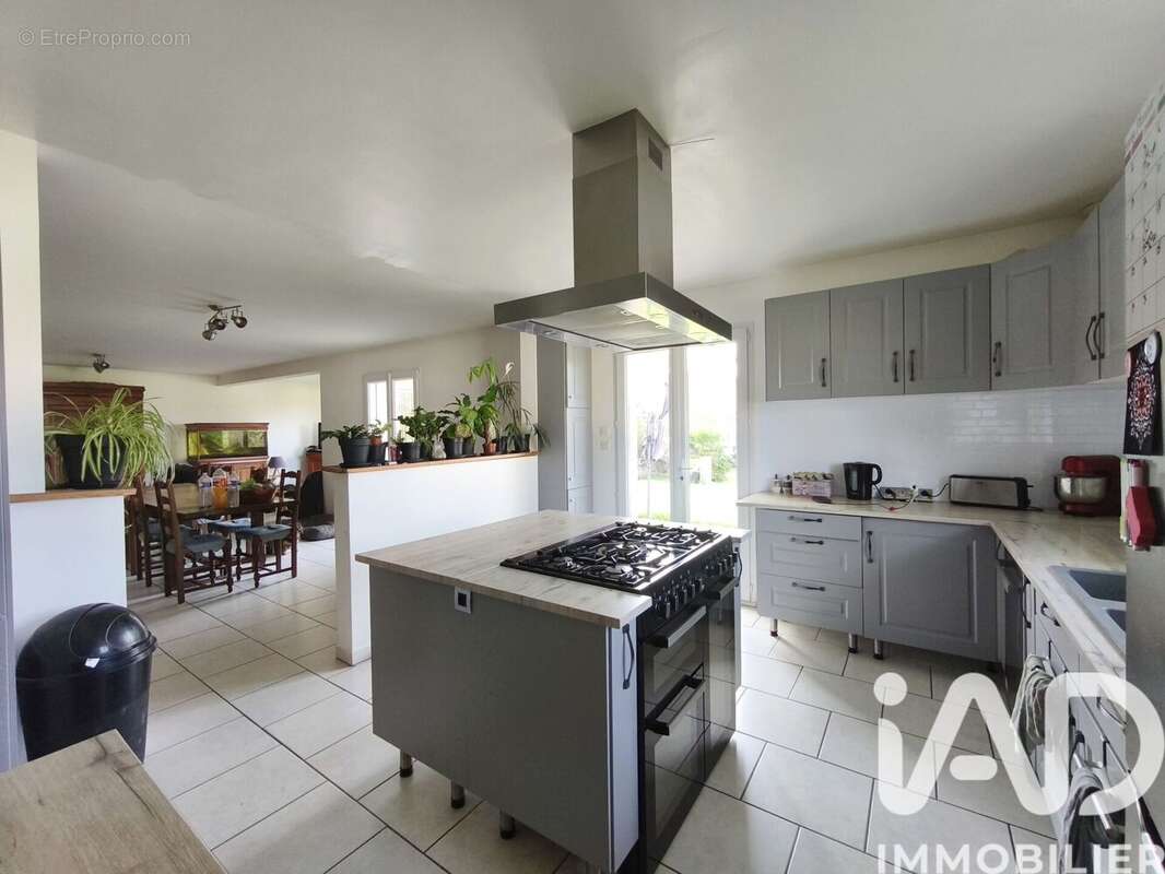 Maison 170 m² à Notre-Dame-De-L'isle  - photo 8