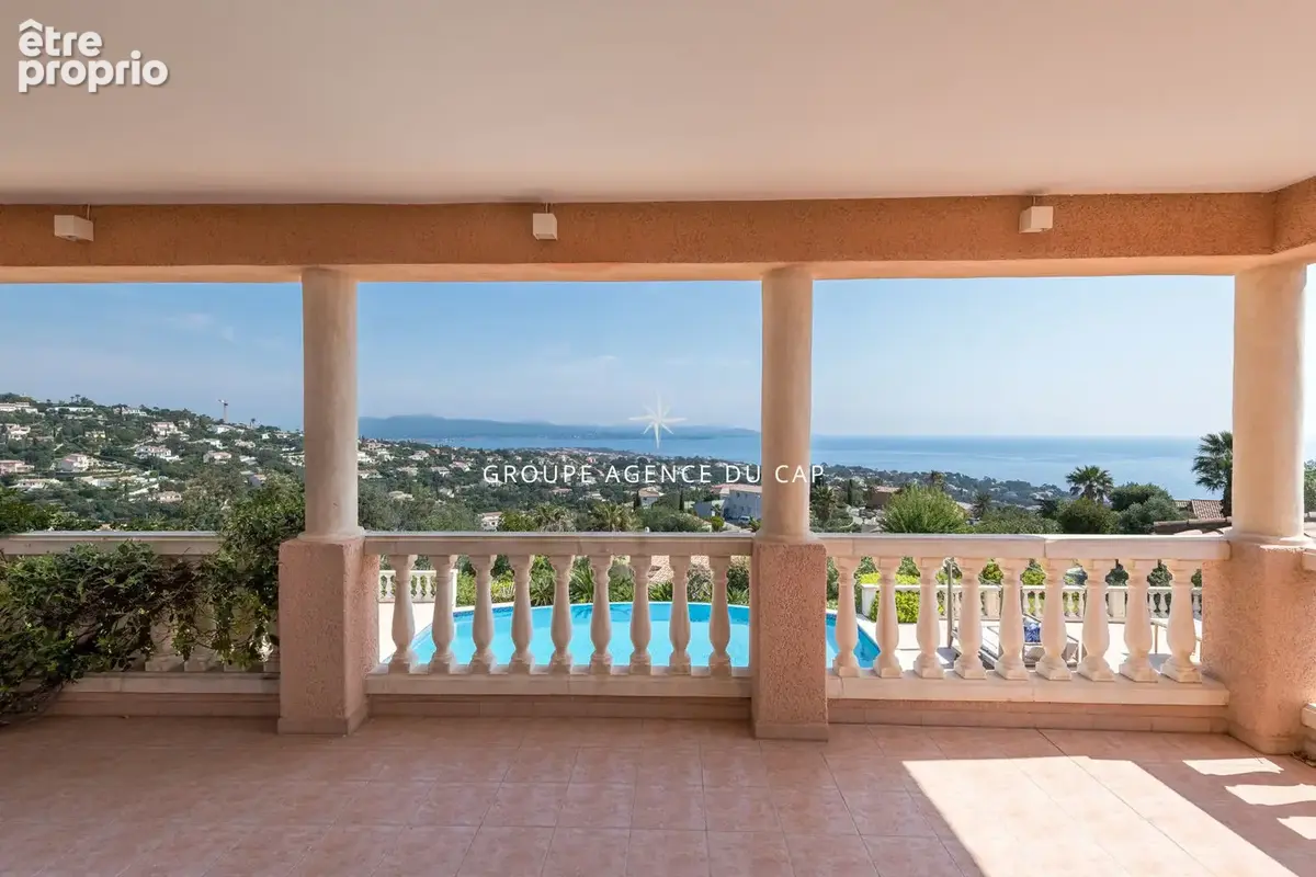 A vendre villa vue mer panoramique de 220m2 aux issambres  avec garage et piscine - photo 16