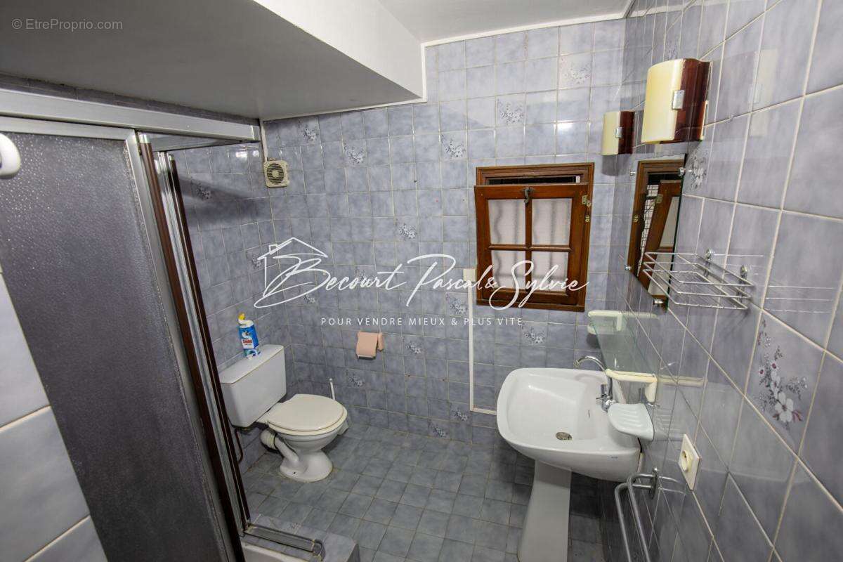 BAISSE DE PRIX - Immeuble de rapport  de 313 m2 avec commerce à Apt (84) - photo 17