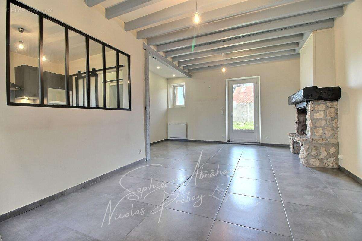 Maison en pierres avec cour et jardin - photo 5