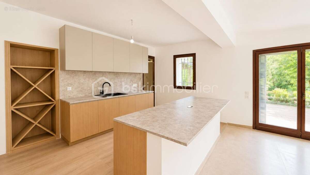Maison familiale rénovée – 4 chambres – Terrain 4 000 m² – Vence la Sine - photo 11