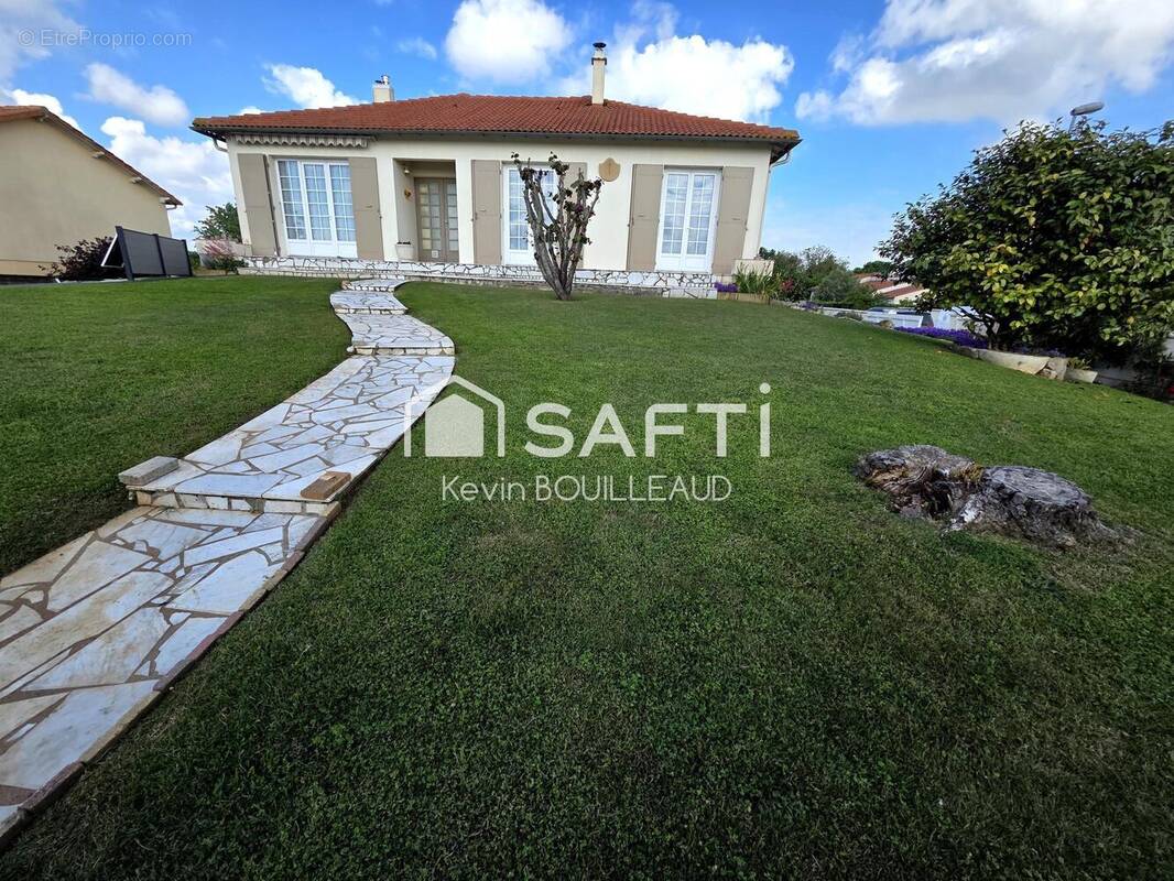 Photo 1 - Maison à VOUILLE