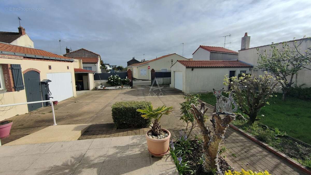 Maison à NIEUL-LE-DOLENT