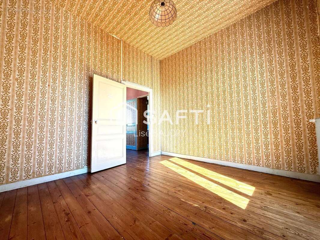 Maison 145 m² à Le Poire-Sur-Velluire  - photo 6