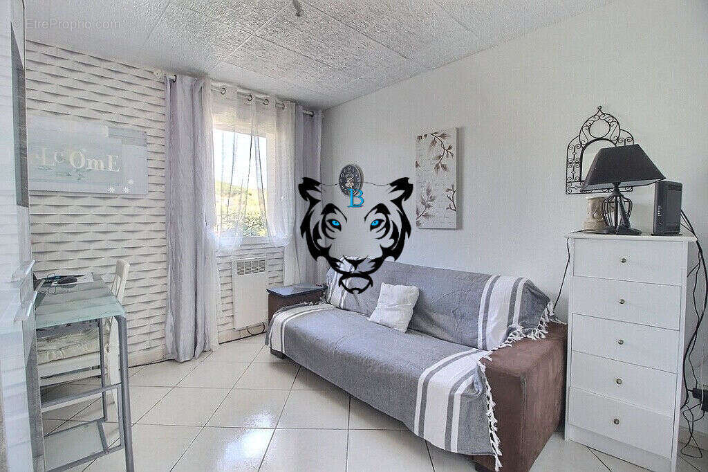 Maison à ROQUEBRUNE-SUR-ARGENS