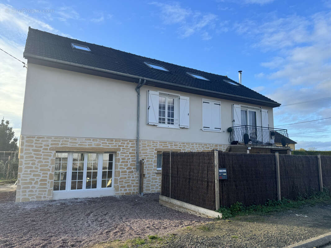 Maison à SAINT-COSME-EN-VAIRAIS