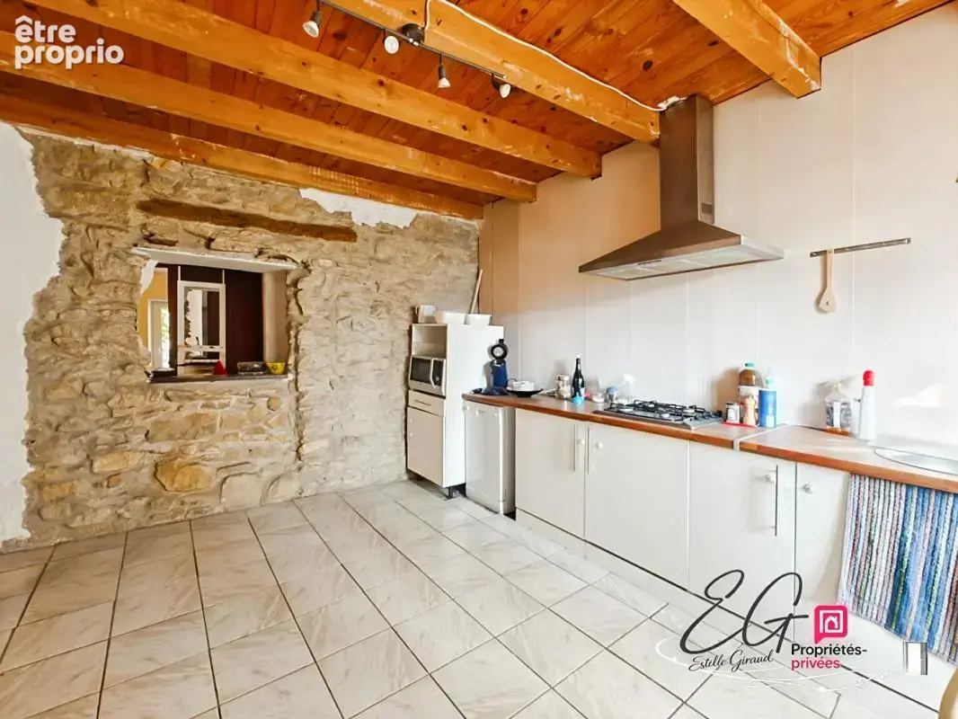 Maison de caractère traversante avec terrasse, atelier et vaste garage - photo 3