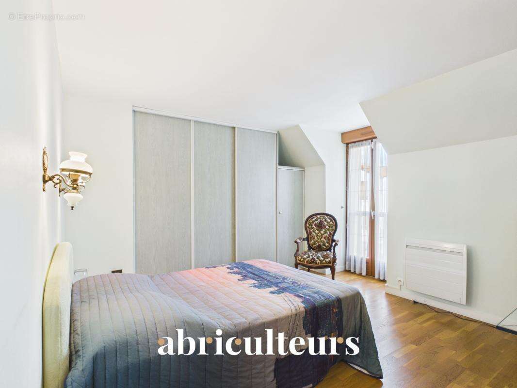 Maison familiale de 107m² avec terrasse et jardin - en vente à Versailles Porchefontaine (78000) - photo 17