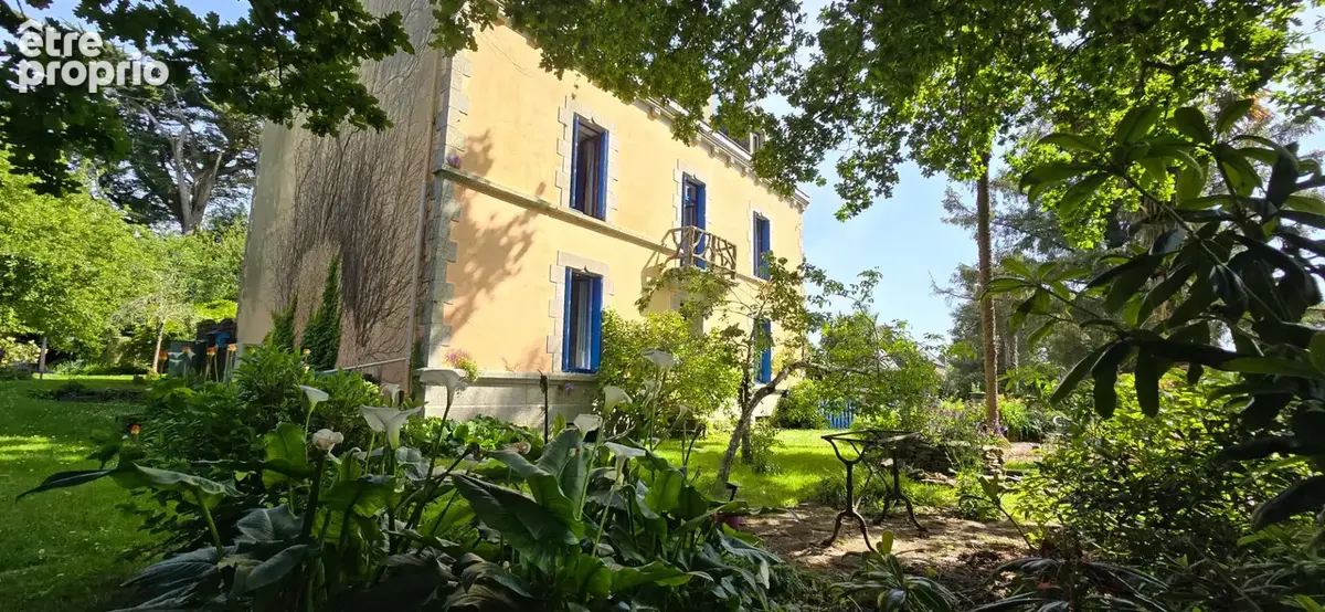 A vendre à Concarneau Maison de Maitre de 295 m² à 8 min du centre ville dans un cadre de vie idyllique ! - photo 2