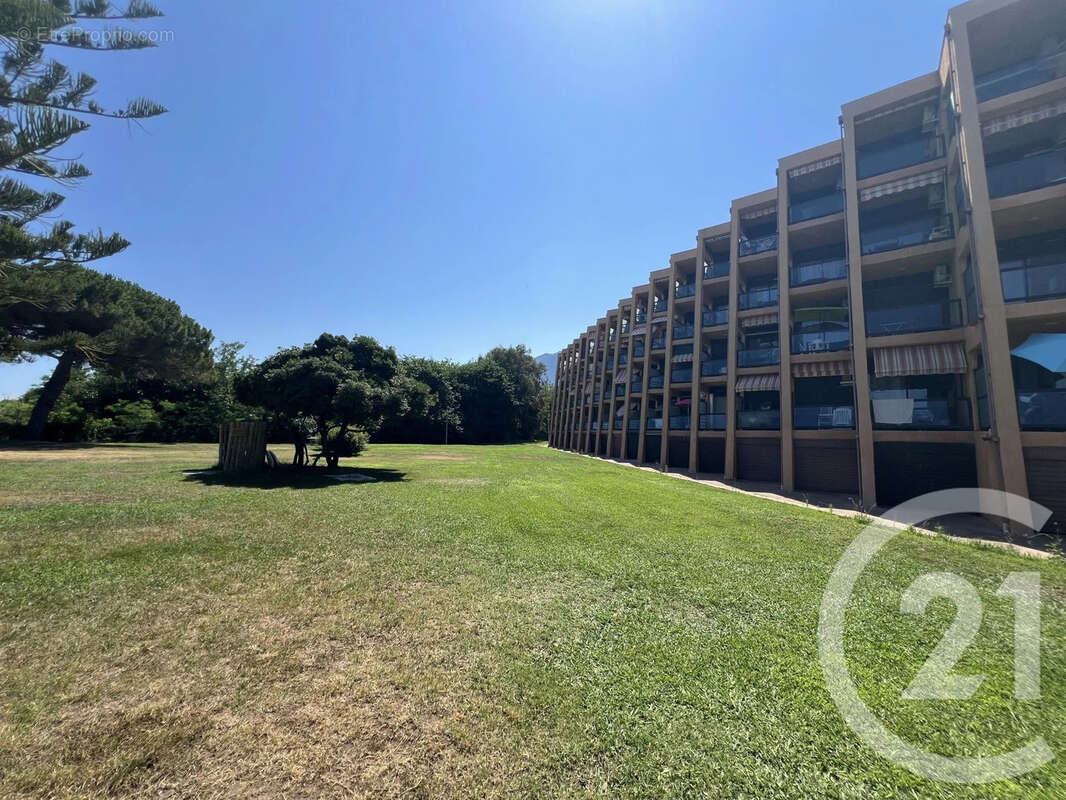 Appartement 25 m² à Santa-Lucia-Di-Moriani  - photo 4