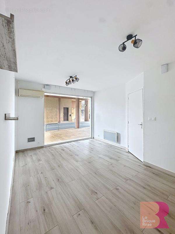 Commerce à LAUNAGUET