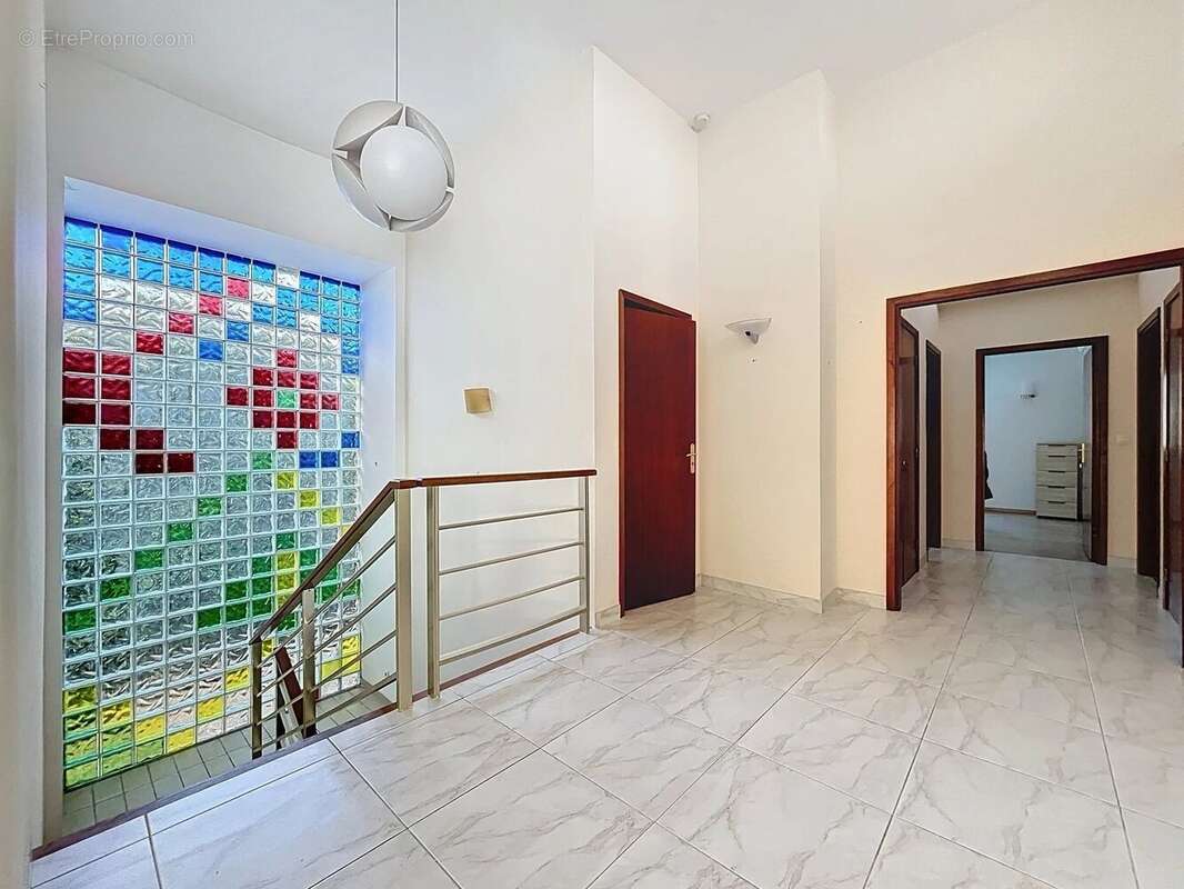 Maison à SAINT-LAURENT-DU-VAR