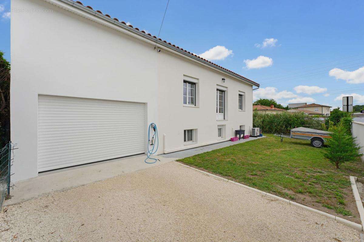 Maison à AMBARES-ET-LAGRAVE