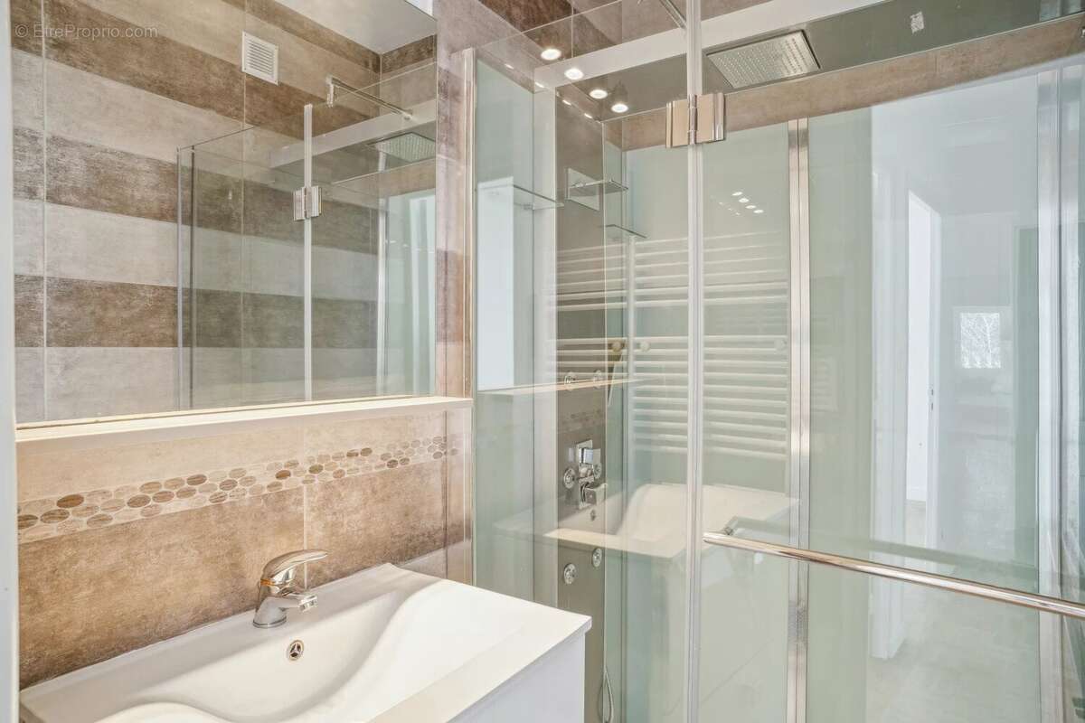 Appartement à CHARBONNIERES-LES-BAINS