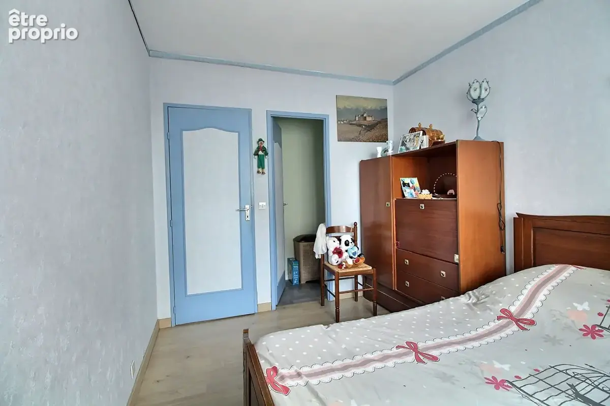 Trois chambres - bon agencement - parking - photo 8