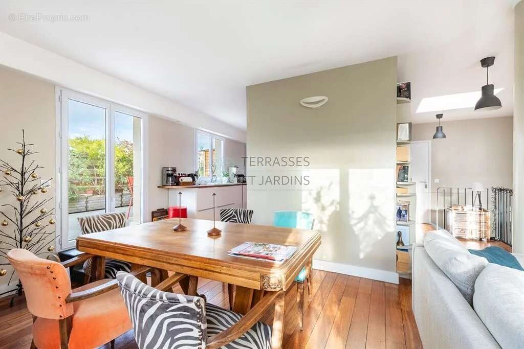 Appartement à PARIS-14E