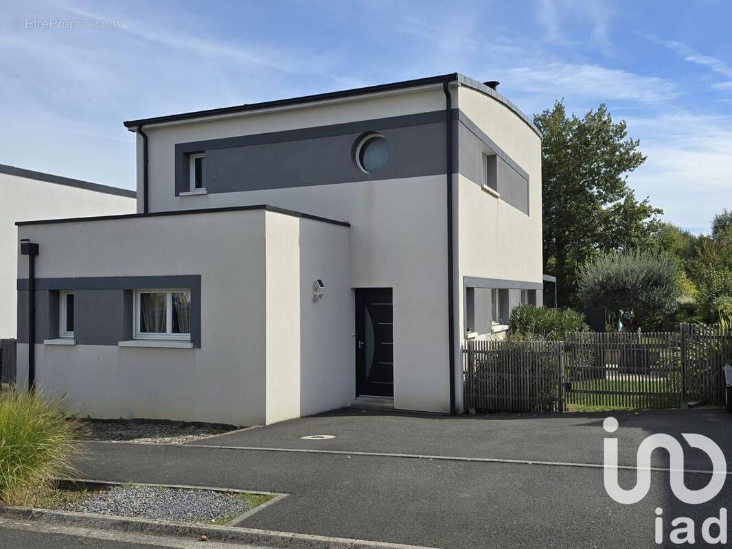 Photo 1 - Maison à MONTREUIL-JUIGNE