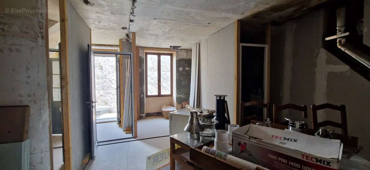 Appartement à VENEUX-LES-SABLONS