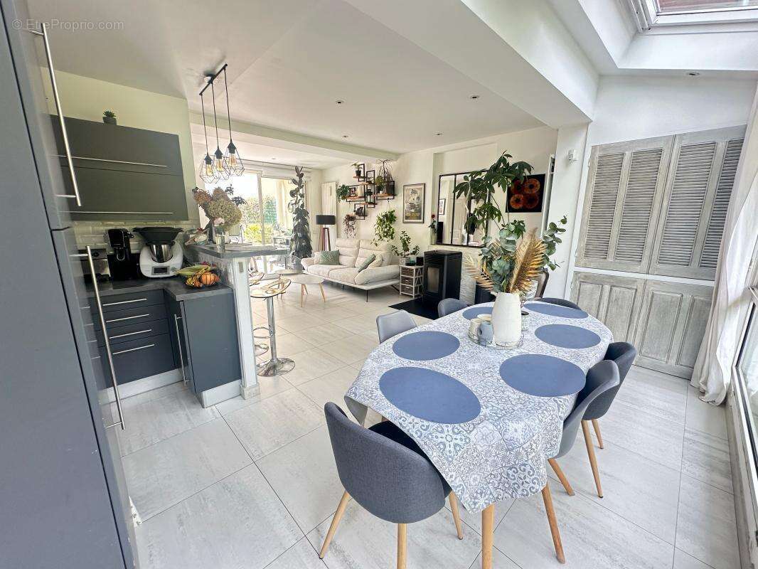 Maison à SAINT-MAUR-DES-FOSSES