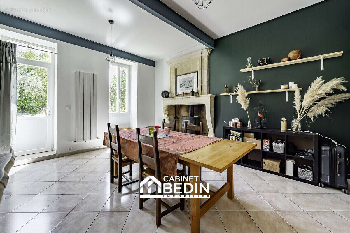 Maison 184 m² à Bourg  - photo 2