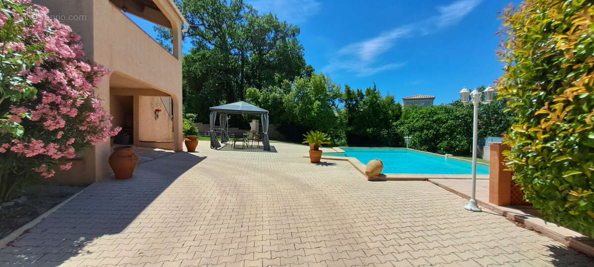 Maison traditionnelle de 184 m2 utiles (90 m2 hab.)   Piscine, grand garage et vue Cévennes   Gajan (30730) - photo 6